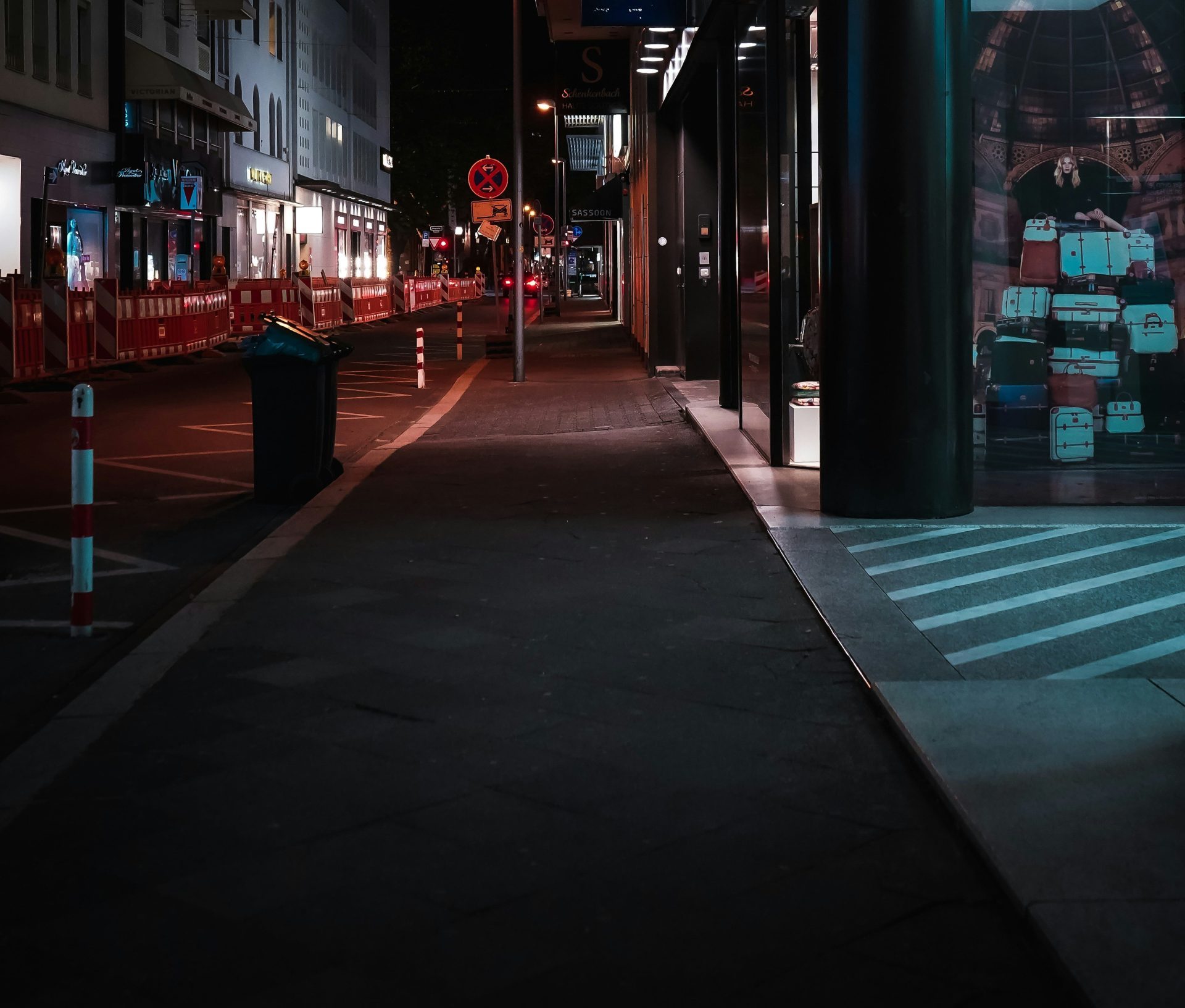 rot-weiße Straßenlaterne